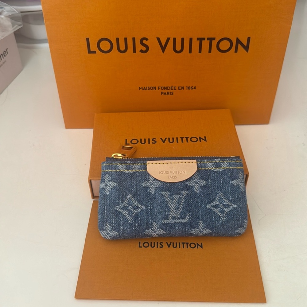 NWT LIMITED EDITION LOUIS VUITTON DENIM KEY POUCH FULL SET